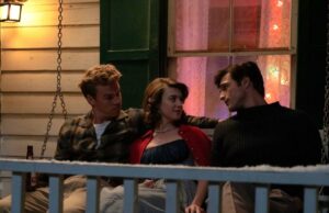 Um belo trio cai no romance e ainda mais emoções desordenadas em “em cavalos velozes”. Um belo trio cai no romance e ainda mais emoções desordenadas em "em cavalos velozes".