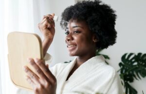 Um soro de vitamina C por US $ 15 que faz uma “diferença dramática” em manchas de idade e rugas Um soro de vitamina C por US $ 15 que faz uma "diferença dramática" em manchas de idade e rugas