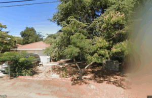 Uma casa isolada em San Jose é vendida por US $ 1,6 milhão 4165 Hidden Valley Lane - Google Street View