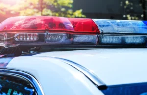 Uma tragédia durante o festival de rua em Vancouver. O carro está estacionado no trum Uma tragédia durante o festival de rua em Vancouver. O carro está estacionado no trum