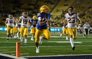 Woodson, Buchanan e Harris são os três jogadores de Cal selecionados no NFL Draft deste ano Elic Ayomanor #13 do cardeal de Stanford Jordan Clark #1 do Notre Dame Fighting Irish durante o primeiro tempo no Estádio Notre Dame em 12 de outubro de 2024 em South Bend, Indiana. (Foto de Michael Reaves/Getty Images)