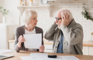 Zus envia cartas para idosos e retornará a décima terceira pensão. Por que? Quem deve pagar o serviço? Zus envia cartas para idosos e retornará a décima terceira pensão. Por que? Quem deve pagar o serviço?