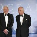 Monarch estava brilhando quando falou com Sir David Attenborough enquanto o casal representava as fotos juntas