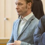 Madeleine McCann Prime suspeito Christian Brueckner chega ao tribunal em Braunschweig na Alemanha em 8 de outubro de 2024