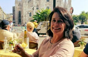 O que Karen Carter, uma mãe casada de 65 anos, foi encontrada do lado de fora da propriedade na noite de terça-feira passada depois de sair para o Cafe, na vila de Tommolat, correu na vila de Tommolat