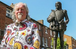 74 -Year -old IMITator Shakespeare, que para de trabalhar no local de nascimento de Bard antes da reivindicação de racismo -mas agora ele diz que é muito sobre qualquer coisa Paul Workman, 74 anos, conhecido como