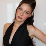 Nicola Peltz e seu marido Brooklyn Beckham retornaram à mídia social pela primeira vez quando ele demitiu o aniversário de seu pai David David