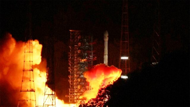 A China lança a sonda espacial Tianwen-2 para coletar amostras do asteróide perto de Marte

