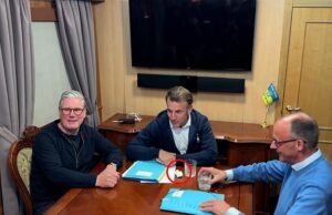 A França explode “notícias falsas” russas depois de cobrar Macron de “Hidding Cocaína” na foto com Starmer – como a verdade é revelada depois dela Emm