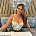 21 -Charlotte May Lee, de Coulsdon, o sul de Londres foi preso no aeroporto de Srílansk depois que sua bagagem foi encontrada em 1,15 milhão de cannabis de GBP
