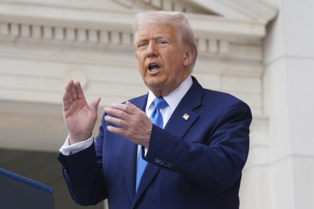 A aprovação de Donald Trump de Ratyrockets com hispânicos

