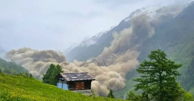 A avalanche enterrou a vila em menos de um minuto. "Algo era impensável"

