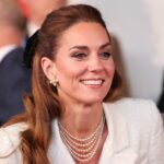 A bolsa Chanel de US $ 5.000 Kate Middleton acabou de parecer US $ 24 e é um elemento básico de uma garota francesa