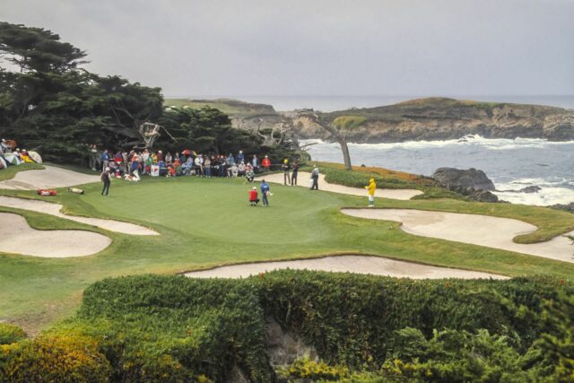 A comunidade de golfe de viagem lista Cypress Point como fechado