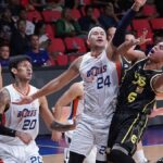 Rey Nambatac (à direita) está atualmente as preocupações de Tnt'Main. O guarda ardente saiu devido a uma lesão no último trimestre e não retornou. —AGUTA DELA CRUZ