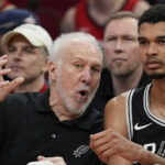 NBA Gregg Popovich se aposenta como o treinador de San Antonio Spurs Victor Wembanyama