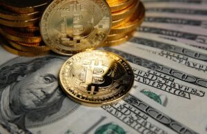Hackers roubaram mais de US$ 2,7 bilhões em criptografia em 2025, mostram dados Bitcoin coins cryptocurrency on U.S. dollar banknotes background.