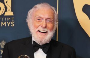 A esposa de Dick Van Dyke explica por que a velhice do ator é uma “maldição” Dick van Dyke diz que a diferença de idade de 40 anos com a esposa Arlene é irrelevante