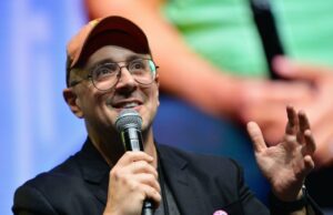 A estrela das ‘faixas azuis “diz que os garçons ganharam mais dinheiro do que pelo show Steve Burns em trilhas azuis em 1996