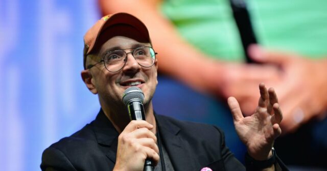 Steve Burns em trilhas azuis em 1996