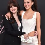 Nicola Peltz tem um aliado na melhor amiga Selene Gomez, que tenta desesperadamente acalmá -la após uma disputa familiar desagradável, os iniciados disseram DailyMail.com