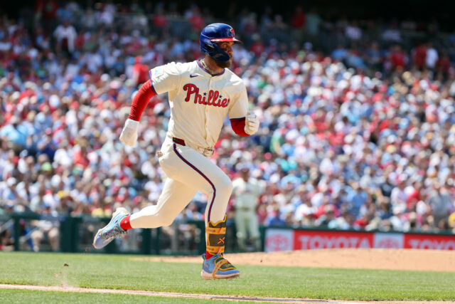 A estrela de Phillies deixa o jogo com lesões aparentes após o tiro perigoso do campo

