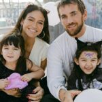 A ex -Cassie Ventura, de Diddy, foi trabalhar apenas alguns dias depois de testemunhar no estudo de negociação sexual do rapper vergonhoso - imagem com o marido Alex Fine e as filhas, Frankie, Five e Sunny, quatro