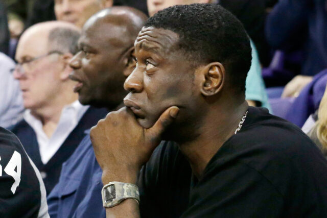 O ex -astro da NBA, Shawn Kemp, foi considerado culpado de atacar na terça -feira por atirar em dois homens em um veículo em um estacionamento do Washington State Mall.
