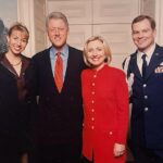Buzz Patterson, ex -assistente militar sênior Bill Clinton de 1996 a 1998, alegou que Hillary Clinton foi tão odiada durante o tempo de seu marido na Casa Branca que ela era conhecida como um