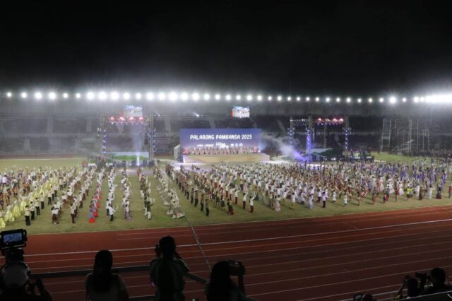 65. Payan Language Office e Ferdinand E. Marcos Memorial Stadium.