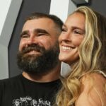 A estrela do Filadelfia Eagles, Jason Kelce e a linha de relacionamento de sua esposa Kylie McDevitt