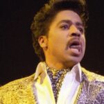A hora é a memória do cantor Morris Day?!