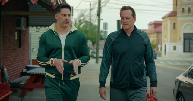 Vince Vaughn, Joe Scaravella, Bruno Tropeo e Joe Manganiello como Bruno no conjunto de Nonna. 