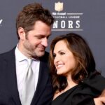 A linha do tempo de Mariska Hargitay e o relacionamento de Peter Hermann
