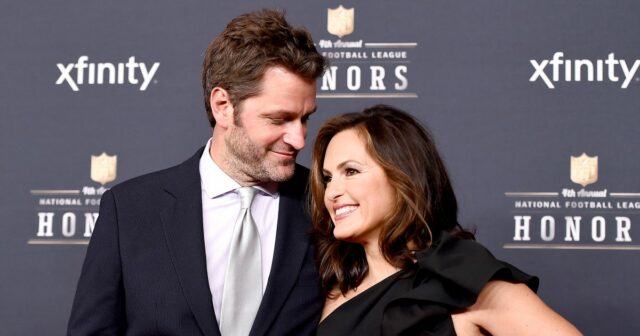 A linha do tempo de Mariska Hargitay e o relacionamento de Peter Hermann

