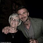 A mãe de David Beckham Sandra compartilha um clipe doce quando ele era criança quando ela presta homenagem ao filho aos 50 anos. Aniversário