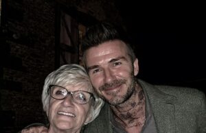 A mãe de David Beckham Sandra compartilha um clipe doce quando criança quando presta homenagem ao filho ao seu 50º aniversário A mãe de David Beckham Sandra compartilha um clipe doce quando ele era criança quando ela presta homenagem ao filho aos 50 anos. Aniversário