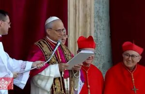 A maioria das pessoas não viu um momento para revelar o Papa Lea. Mas quando eles fazem isso, isso os força a chorar. O cardeal Pulji, o cardeal mais longo, que votou no conclave, assistiu admiração e orgulho quando o Papa Leo Xiv conversou com a multidão de milhares que se reuniram ontem em St. Petra