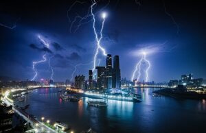 A metrópole chinesa com 30 milhões de pessoas, onde os trabalhadores “nem vêem a luz do sol” e o irmão mais velho o assiste o tempo todo … é uma cidade distópica que a maioria de nós nunca ouviu falar. A metrópole chinesa com 30 milhões de pessoas, onde os trabalhadores "nem vêem a luz do sol" e o irmão mais velho o assiste o tempo todo ... é uma cidade distópica que a maioria de nós nunca ouviu falar.