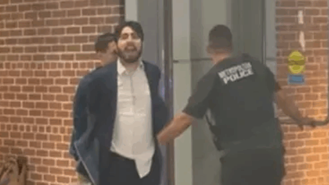 A mídia de regime iraniano elogiou o atirador do Museu A mídia de regime iraniano elogiou o atirador do Museu Judaico DC como um "querido irmão"
