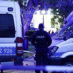 A polícia afirma que no local do suposto ataque do machado em uma universidade que permaneceu 1 morto e 1 ferido.