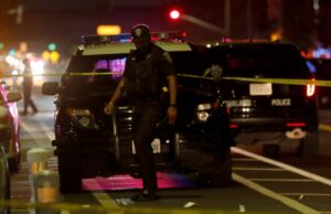 A polícia diz que os homens de Oakland planejaram um assalto em uma boate, mas foram frustrados pelo fato de sua vítima estar armada. A polícia diz que os homens de Oakland planejaram um assalto em uma boate, mas foram frustrados pelo fato de sua vítima estar armada.