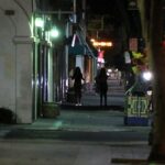 A polícia diz que os oficiais disfarçados de Oakland testemunharam um seqüestro de homem e profissional do sexo.