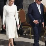 A princesa Charlene e o príncipe Albert de Mônaco pareciam inteligentes, quando vieram para a massa inaugural do papa Leo XIV na praça de São Petra