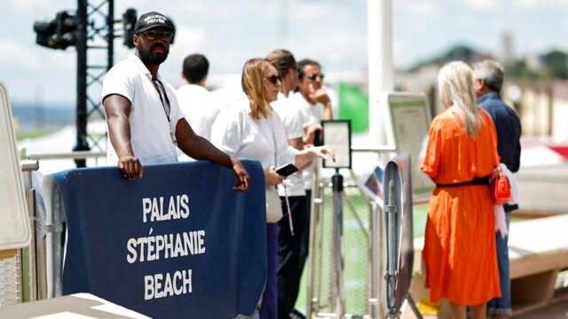 A queda de energia interrompe o último dia do festival A queda de energia interrompe o último dia do festival de cinema em Cannes, a polícia está investigando possível possível incendiário