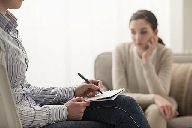 A terapia de conversa aumenta, os medicamentos psiquiátricos usados ​​com menos frequência