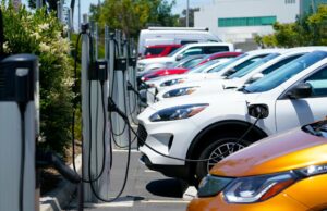 Evans: Não acredite no Hasern. Eu venho do Arkansas. A Califórnia não é um fracasso. A venda de veículos com zero show na Califórnia diminui