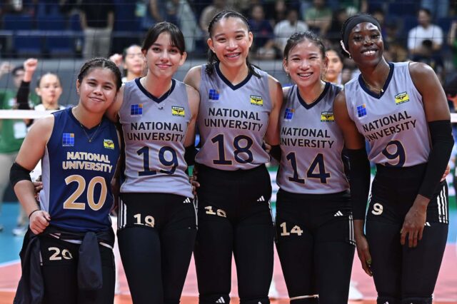 Ara Panique e The Nu Lady Bulldogs na temporada de vôlei feminina da UAAP 87 jogo 1 vs La Salle Lady Spikers