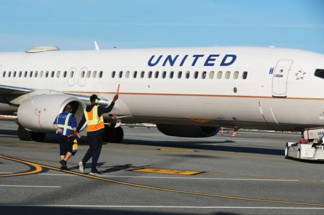 Aeroporto Internacional de São Francisco: Dois aviões da United Airlines tocam as pontas de asa uma da outra



