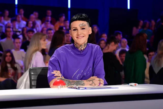 Agnieszka Chylinska não terminou a escola, não há diploma do ensino médio. Ela conseguiu um "bilhete de lobo" de seus pais



